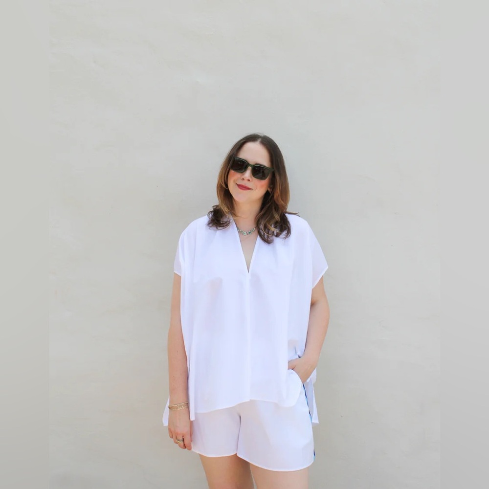 Good company, Weekender Elegant White pop over Blouse